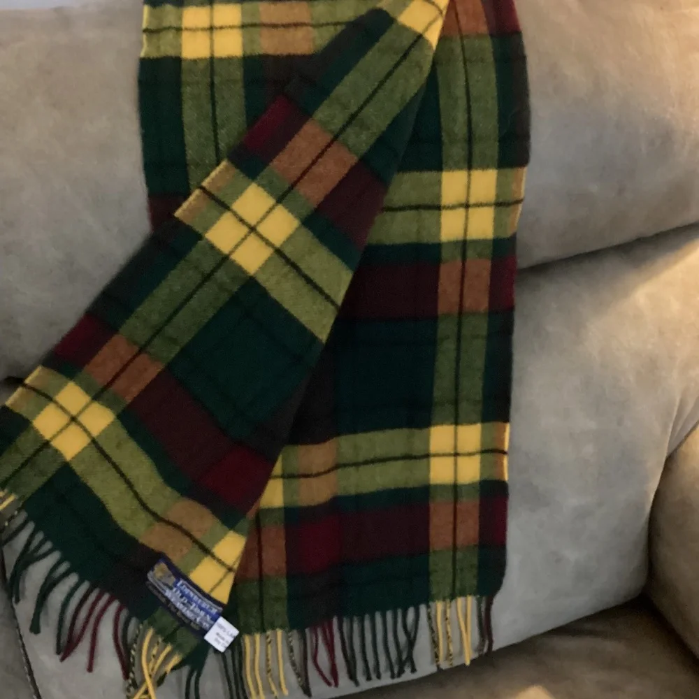 Unisex 100% Lambswool scarf Edinburgh old town weaving Scotland like new
